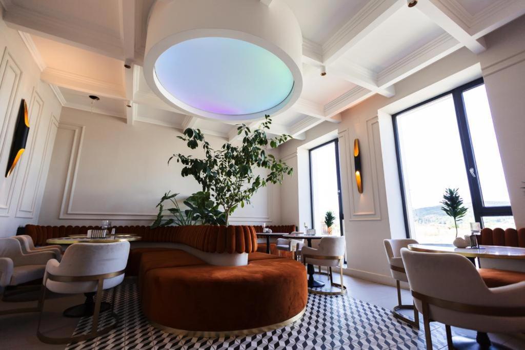 The Berg'S 10 Hotel Ocna Mures Bagian luar foto