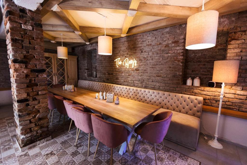 The Berg'S 10 Hotel Ocna Mures Bagian luar foto
