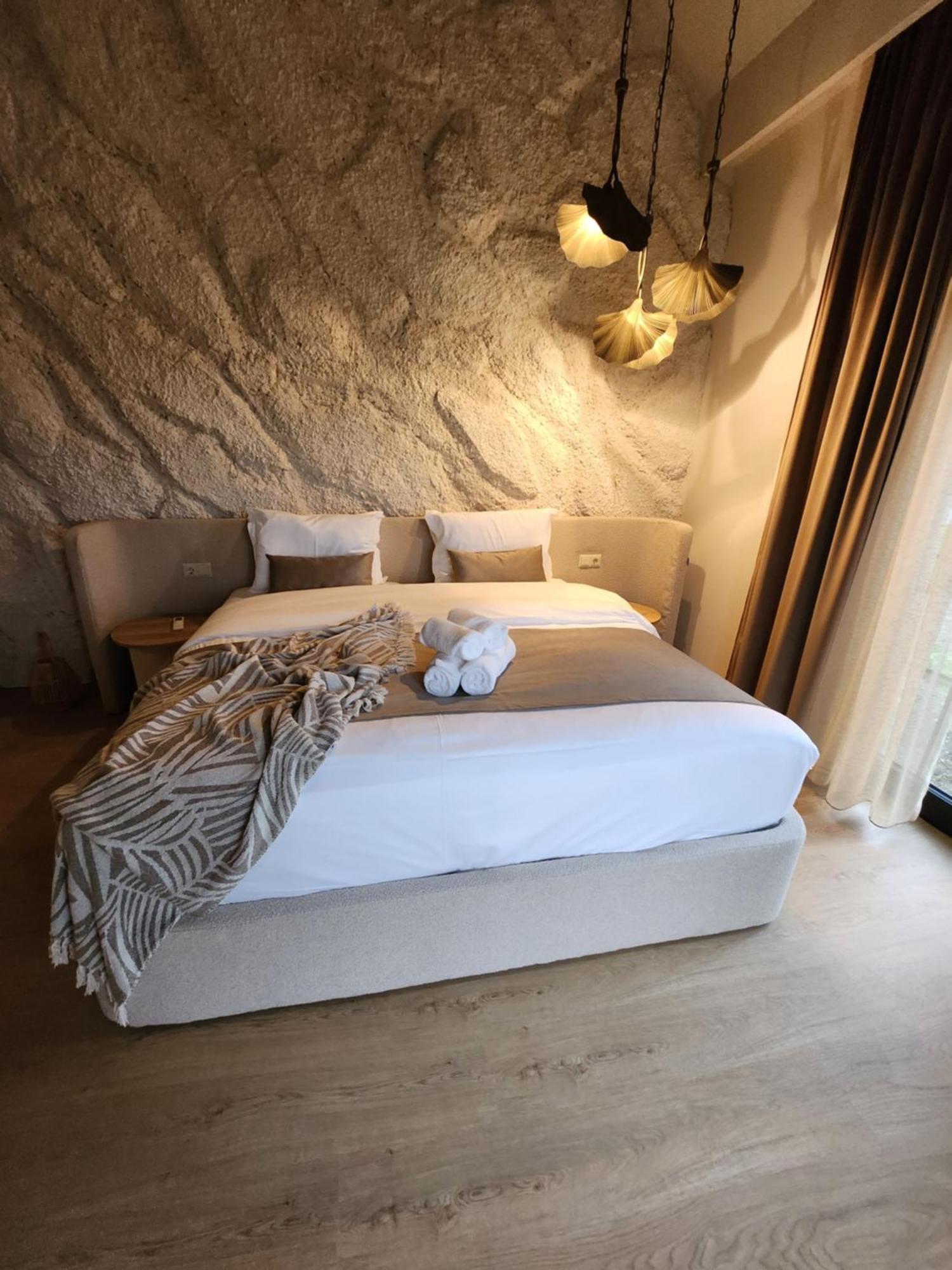 The Berg'S 10 Hotel Ocna Mures Bagian luar foto